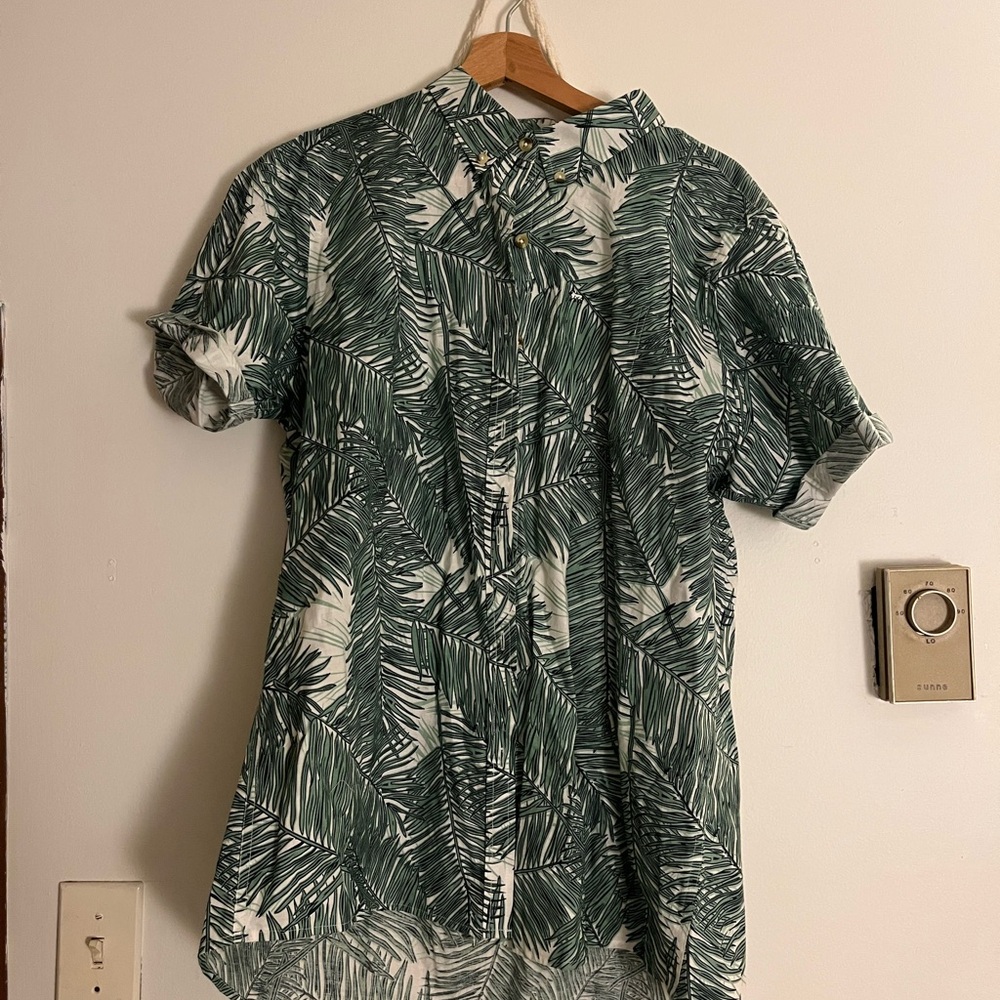 Peau de Loup Tropical Leaf Short Sleeve Button Down